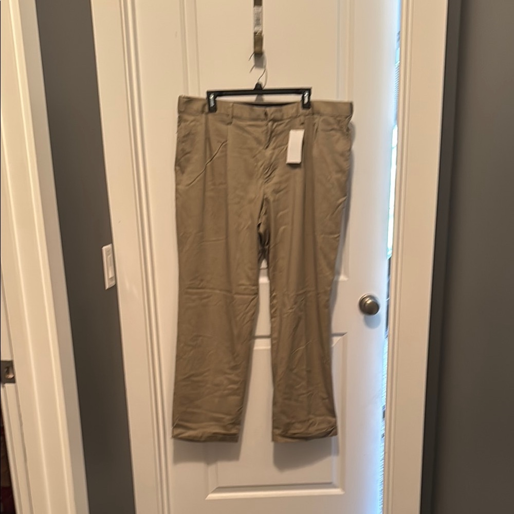 Dockers Classic Men's Khaki Chinos